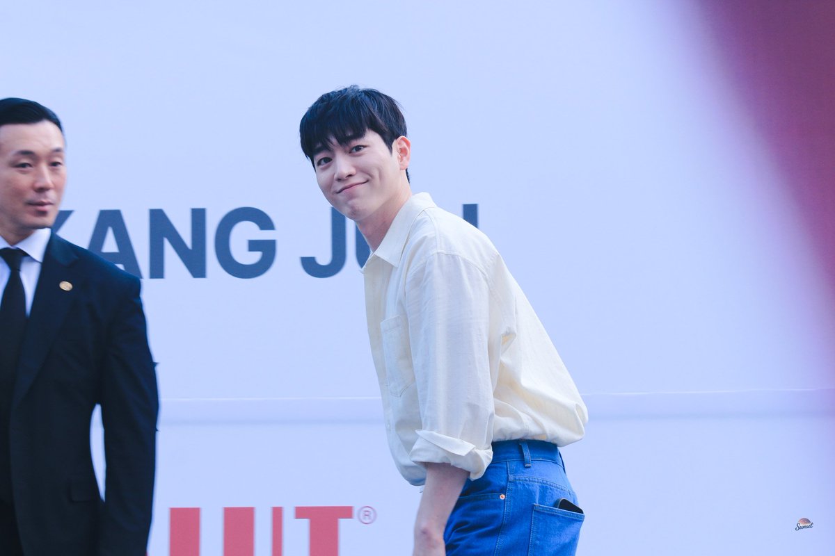 _geums8's tweet image. today IU s whole bodyguard team was with Actor Seo Kang Joon 

AAAAAAAA ⏳🪄⏳🪄⏳(🤡😭)
#IU #SeoKangJoon
well done @manofcreation0 👍