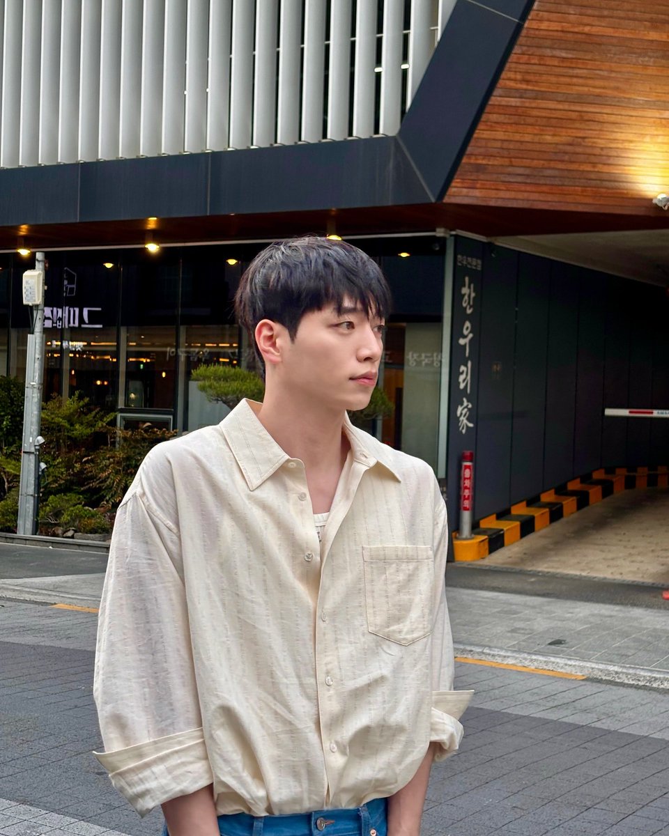 _geums8's tweet image. today IU s whole bodyguard team was with Actor Seo Kang Joon 

AAAAAAAA ⏳🪄⏳🪄⏳(🤡😭)
#IU #SeoKangJoon
well done @manofcreation0 👍