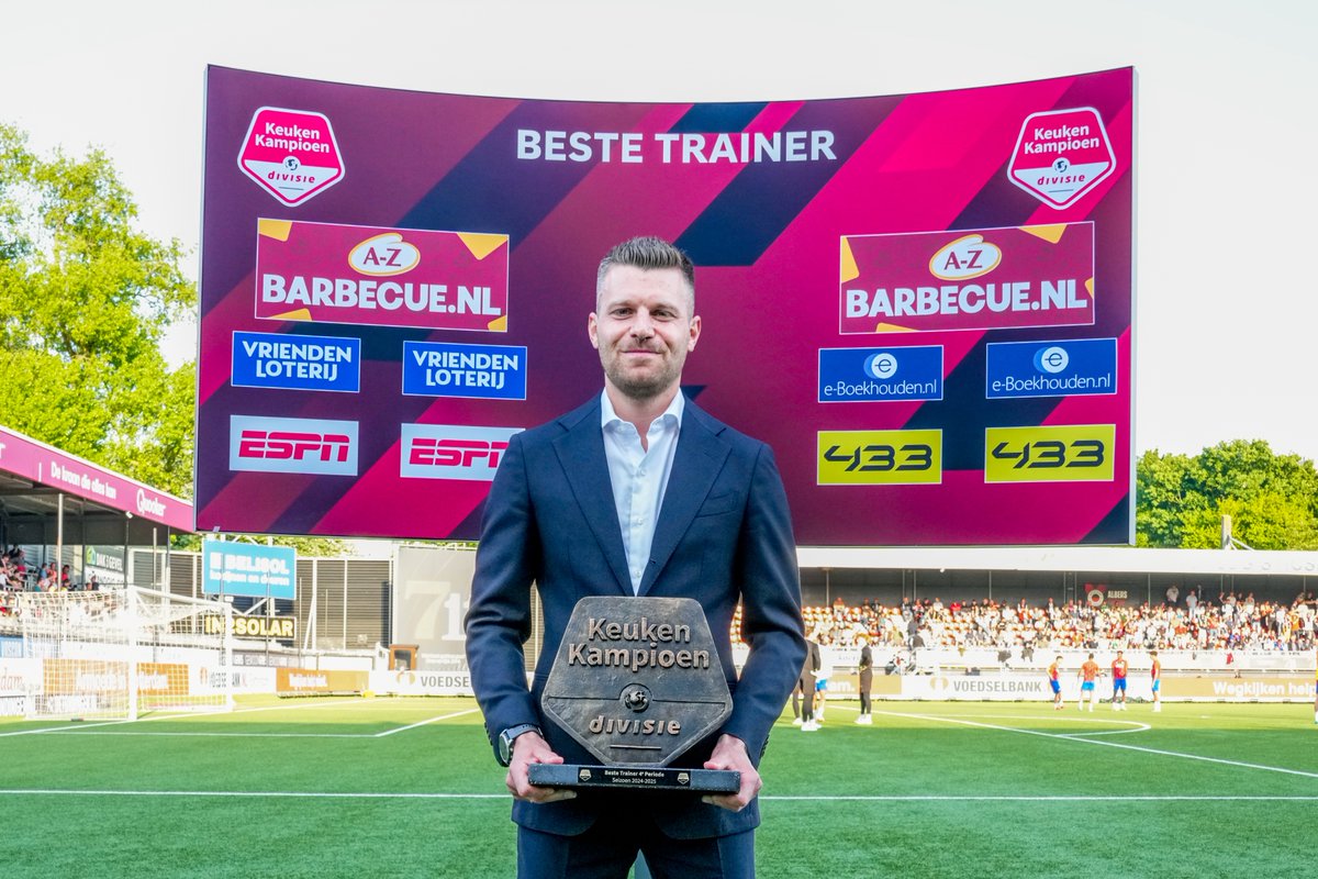 woutfassbender's tweet image. Excelsior valt vandaag in ieder geval individueel in de prijzen. Ruben den Uil (beste trainer), Lance Duijvestijn (beste speler) en Calvin Raatsie (beste doelman) ontvangen een Bronzen Schild voor hun prestaties in de vierde periode #excelsior #excjps #kkd