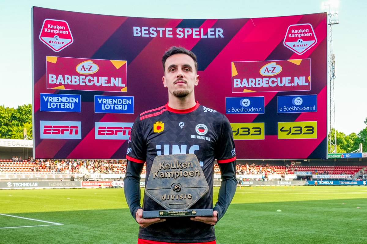 woutfassbender's tweet image. Excelsior valt vandaag in ieder geval individueel in de prijzen. Ruben den Uil (beste trainer), Lance Duijvestijn (beste speler) en Calvin Raatsie (beste doelman) ontvangen een Bronzen Schild voor hun prestaties in de vierde periode #excelsior #excjps #kkd