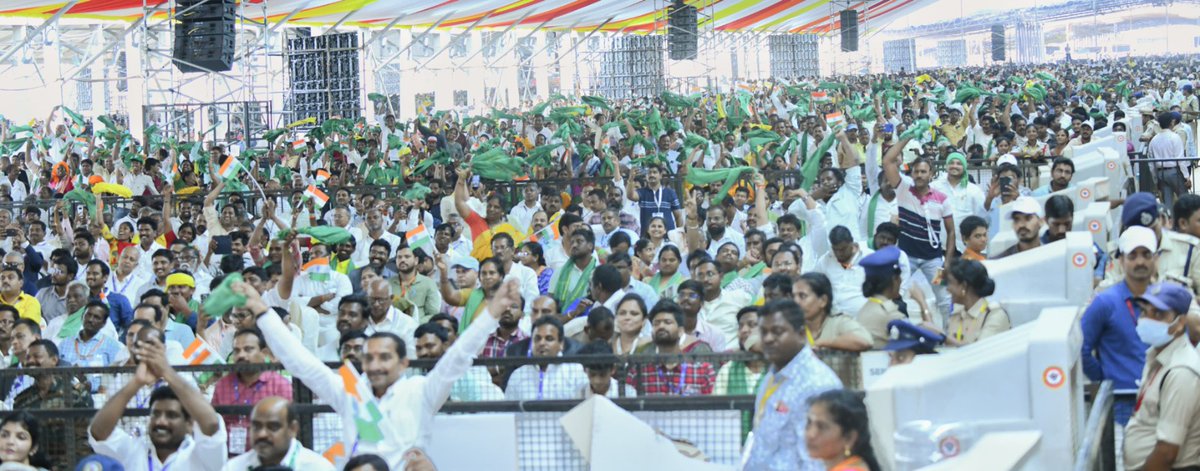 Nara Bhuvaneswari (@managingtrustee) on Twitter photo ముఖ్యమంత్రి <a href="/ncbn/">N Chandrababu Naidu</a> గారి నేతృత్వంలో ప్రజా రాజధాని అమరావతి పునఃప్రారంభం ప్రజల ఆనందోత్సాహాల మధ్య ఒక పండగలా జరిగింది. గౌరవ ప్రధానమంత్రి <a href="/narendramodi/">Narendra Modi</a> గారు అమరావతి ఆరంభ సభకు రావడం, సహకారం అందిస్తామని హామీ ఇవ్వడం ప్రజారాజధానికి కొండంత అండ. ఆంధ్రప్రదేశ్ రాష్ట్ర ముఖ్యమంత్రి <a href="/ncbn/">N Chandrababu Naidu</a> గారి నేతృత్వంలో ప్రజా రాజధాని అమరావతి పునఃప్రారంభం ప్రజల ఆనందోత్సాహాల మధ్య ఒక పండగలా జరిగింది. గౌరవ ప్రధానమంత్రి <a href="/narendramodi/">Narendra Modi</a> గారు అమరావతి ఆరంభ సభకు రావడం, సహకారం అందిస్తామని హామీ ఇవ్వడం ప్రజారాజధానికి కొండంత అండ. ఆంధ్రప్రదేశ్ రాష్ట్ర