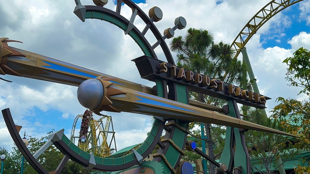 Stardust Racers green is in my top 3 coasters of all time. (When dueling)