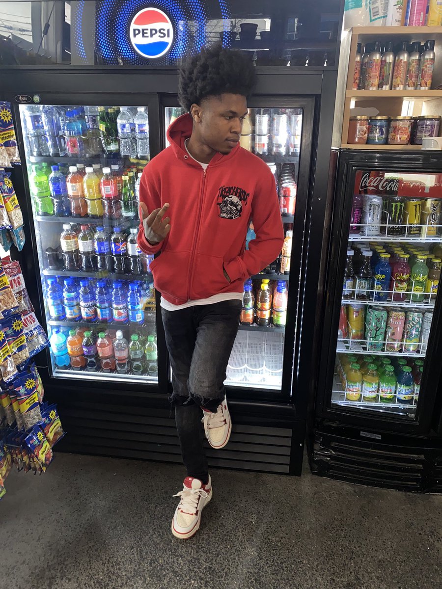 “Bitch wan fuck cz she know imma killer me and Jeff got way more 🧢s than …her old nigga lame she know dat im realer first night i hit her”😏