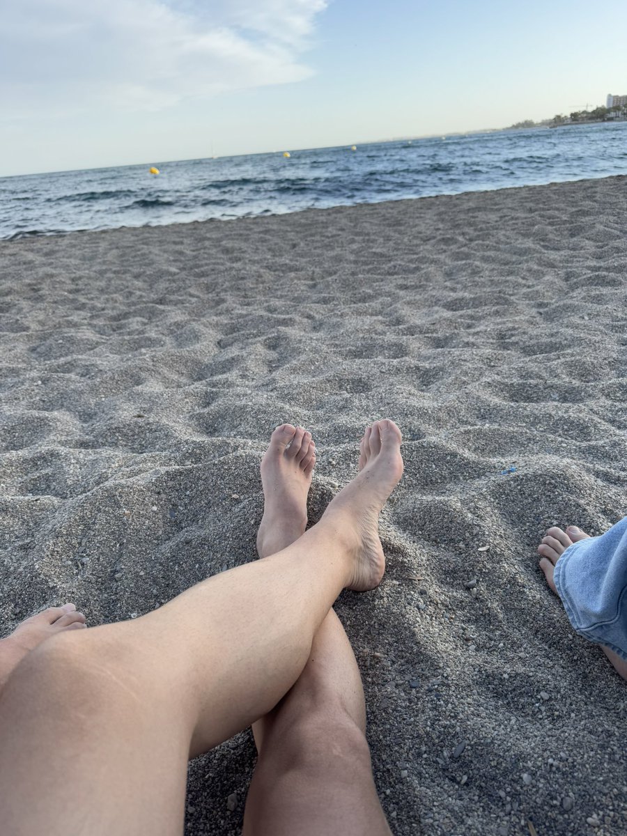 apolo_alpha's tweet photo. Disfrutando unos días en la playa con vuestro dinero 😉 ya me he tomado dos copas a vuestra salud. https://t.co/Fn9QFEI3PW