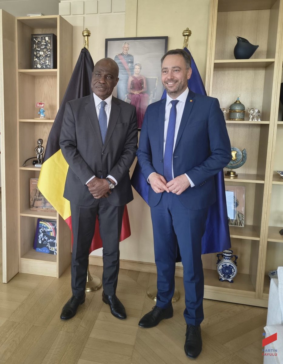 Le Président Martin Fayulu a eu un entretien approfondi avec le Vice-Premier Ministre et Ministre des Affaires étrangères du Royaume de Belgique, Maxime Prévot. 

Cette rencontre a été l’occasion d’un échange substantiel en faveur d’un dialogue inclusif et national.