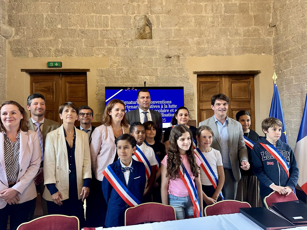 Natacha Chicot (@natachachicot) on Twitter photo Renforcement du partenariat avec la <a href="/villedegrasse/">Ville de Grasse</a> autour de l’amélioration du climat scolaire: lutte contre le harcèlement et sanctions alternatives à l’exclusion. Une belle illustration de l’alliance éducative au service de nos élèves. #NAH Renforcement du partenariat avec la <a href="/villedegrasse/">Ville de Grasse</a> autour de l’amélioration du climat scolaire: lutte contre le harcèlement et sanctions alternatives à l’exclusion. Une belle illustration de l’alliance éducative au service de nos élèves. #NAH