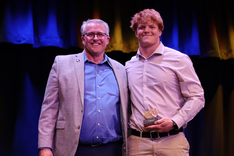HardrockerFB's tweet image. The Grubby's were a success last night!
@HardrockerSaac put on a great event to celebrate the Hardrocker's year in sports and academics.
Congratulations to all the award winners last night and a special S/O to our guys who won awards!
#TheHardrockLife