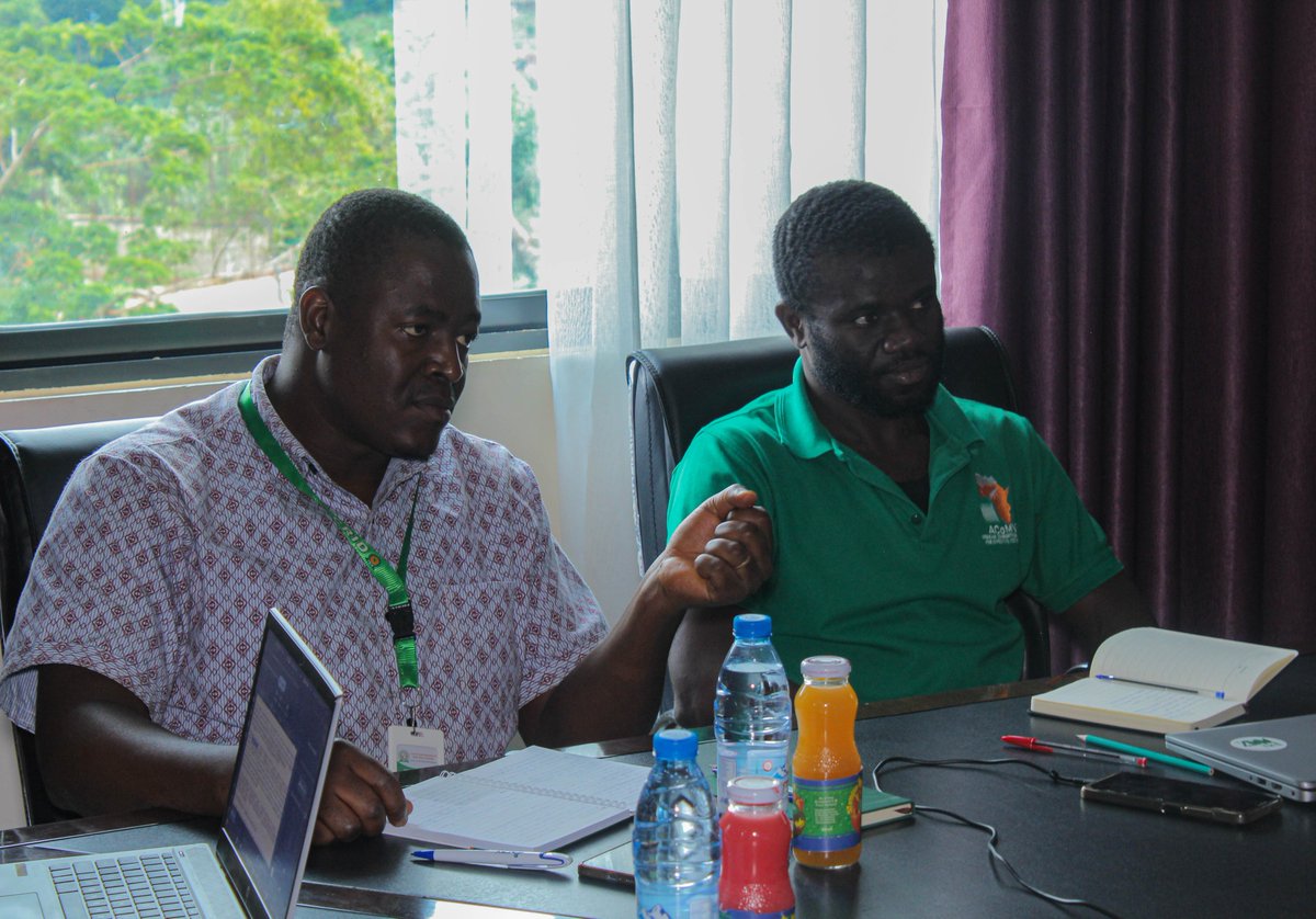 cam_crid's tweet photo. Friday May 2nd, 2025.  #CRID hosted the 2nd quarterly report meeting of #ACoMVeC Operational Research Projects ( #ORPs). A team of biologists and mathematical modelers evaluated the progress of three $20,000 USD  #ORP recipients. All ORP recipients have been guided effectively. https://t.co/WnbdFe6g8k