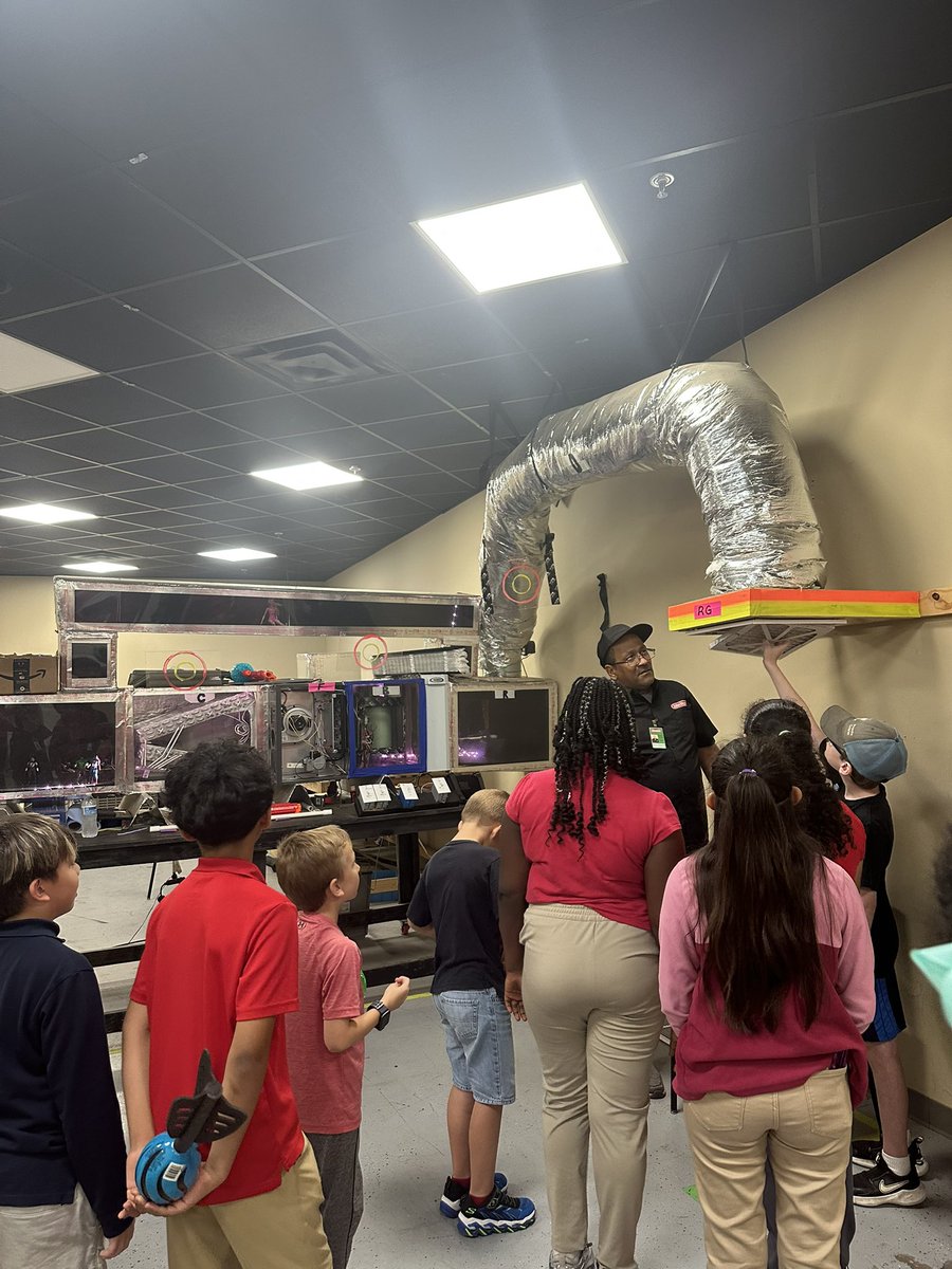 hellomisstran's tweet photo. Last field trip of the year and it might even be the best one! Thank you to @JohnMooreSvcs for hosting us. The kids had a blast learning all the different trades 💡@LiestmanES @aliefstem 
#johnmoore #johnmooreexperience https://t.co/BU55qI2K2w