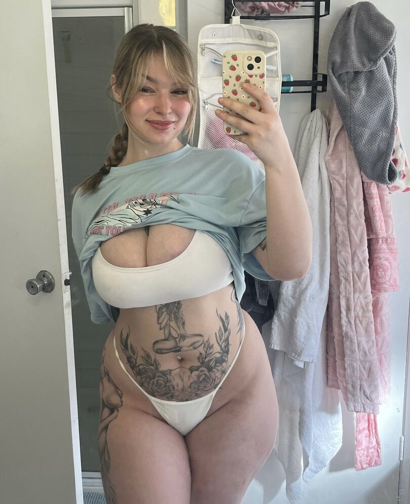 foley199031's tweet photo. Say hi if you want me tonight 🥰❤️🥰 https://t.co/FuPCG9sLKv
