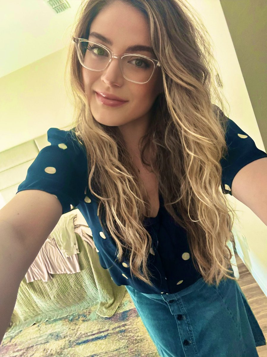 I’m in my Ms. Honey era 🍯