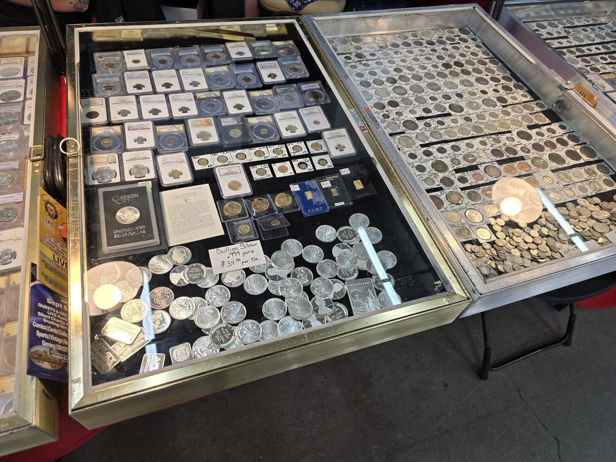 KSProductions9's tweet image. SETUP AND ROLLING!!!

DAY 2 Denver Coin Shows
