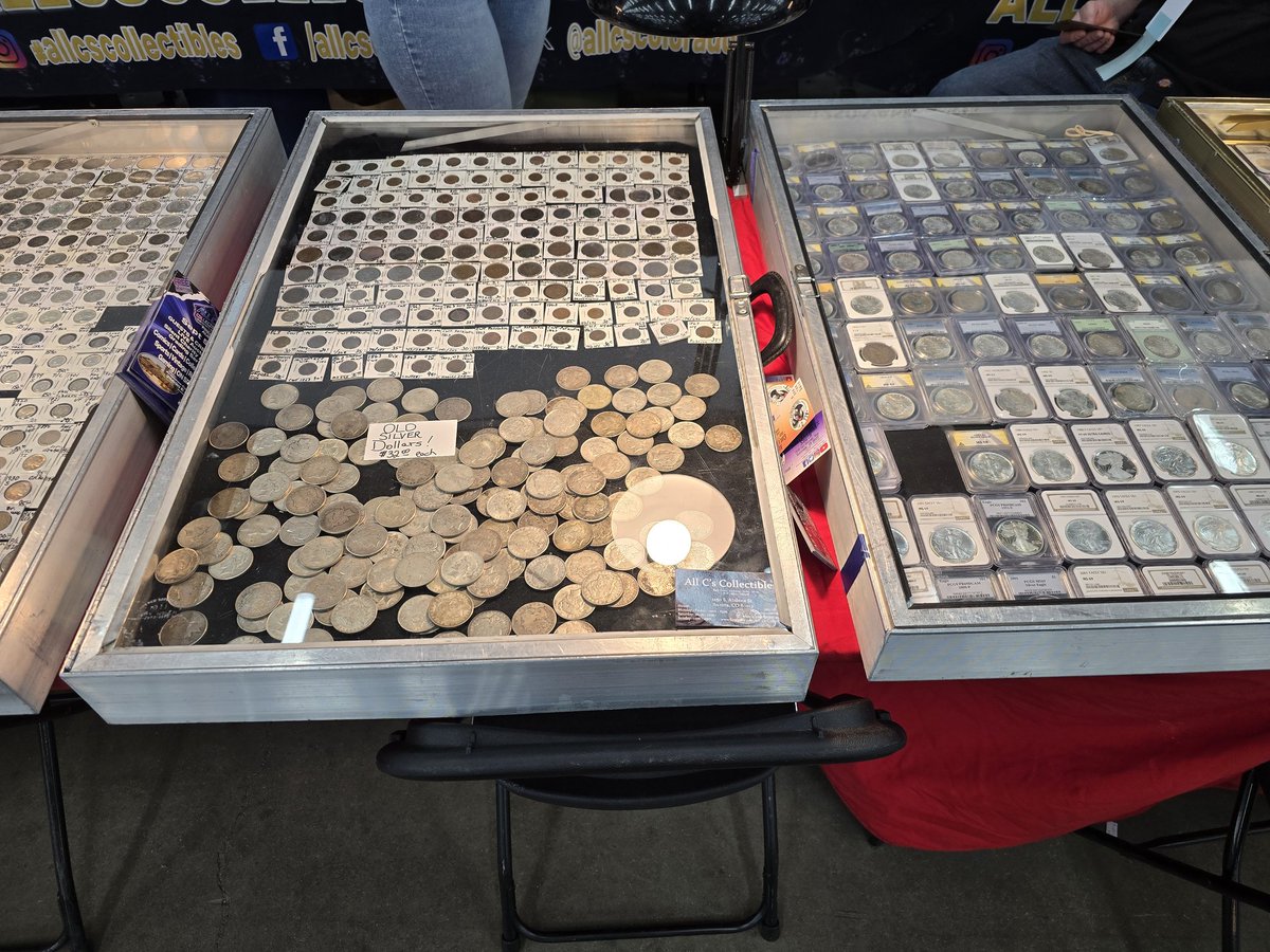 KSProductions9's tweet image. SETUP AND ROLLING!!!

DAY 2 Denver Coin Shows