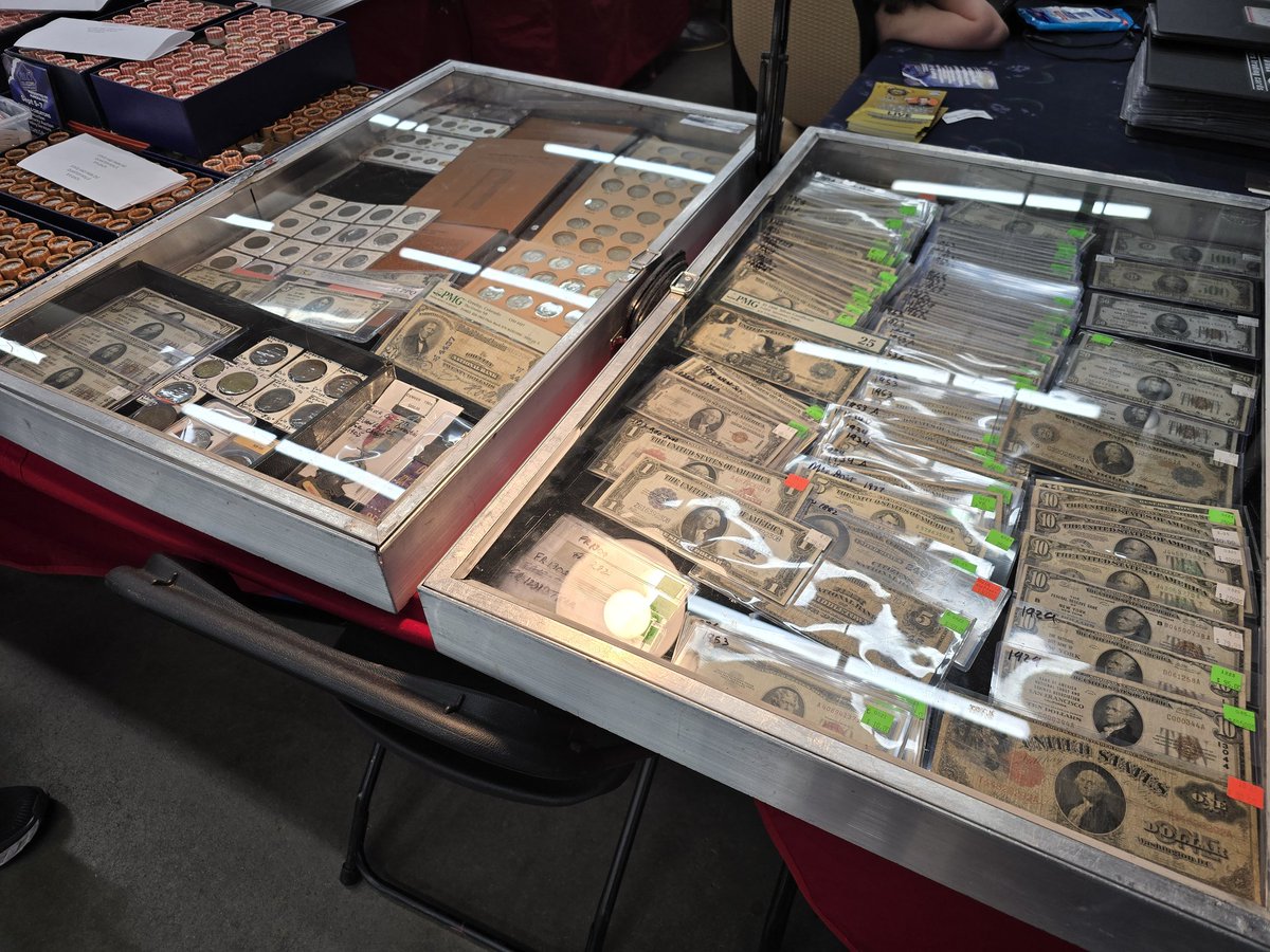 KSProductions9's tweet image. SETUP AND ROLLING!!!

DAY 2 Denver Coin Shows