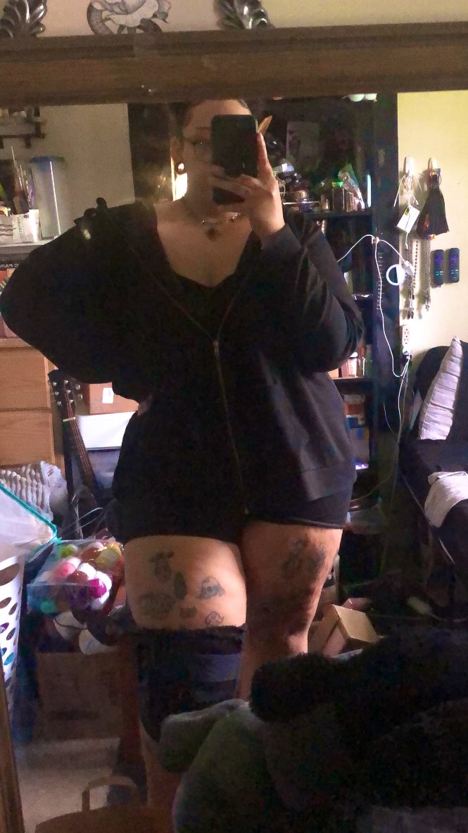 🖤 m.twitch.tv/gothgirlnini/h…