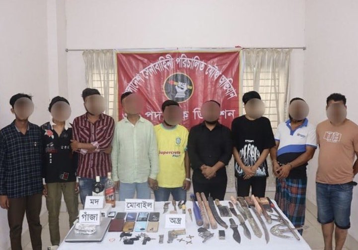Joint Operations (24–30 April 2025): 259 Arrested Nationwide

From 24–30 April 2025, Bangladesh Army, in coordination with other law enforcement agencies, conducted multiple joint operations across the country. A total of 259 criminals—including murder suspects, miscreants, drug