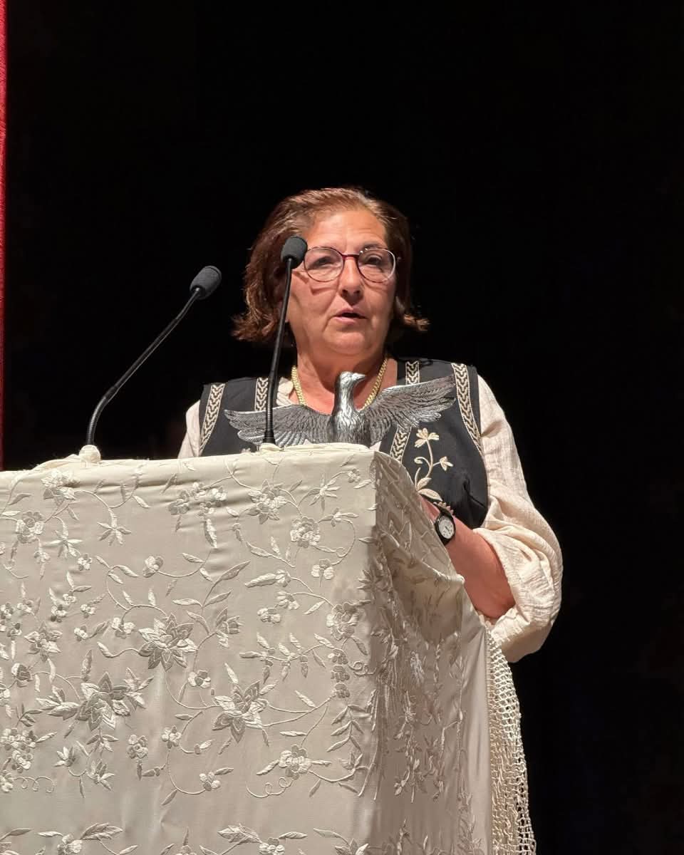 Hdad Rosario Gines (@rosariogines_) on Twitter photo 🔵⚪️ PALOMA DE PLATA
La Hermana Mayor y Junta de Gobierno quiere agradecer a la querida <a href="/ROCIODEGINES/">Hdad Rocio de Gines</a> por obsequiarnos con la Paloma de Plata con motivo del 350 aniversario de nuestra corporación.
Destacamos la unión fraternal que caracteriza el vínculo entre ambas hermandades. 🔵⚪️ PALOMA DE PLATA
La Hermana Mayor y Junta de Gobierno quiere agradecer a la querida <a href="/ROCIODEGINES/">Hdad Rocio de Gines</a> por obsequiarnos con la Paloma de Plata con motivo del 350 aniversario de nuestra corporación.
Destacamos la unión fraternal que caracteriza el vínculo entre ambas hermandades.