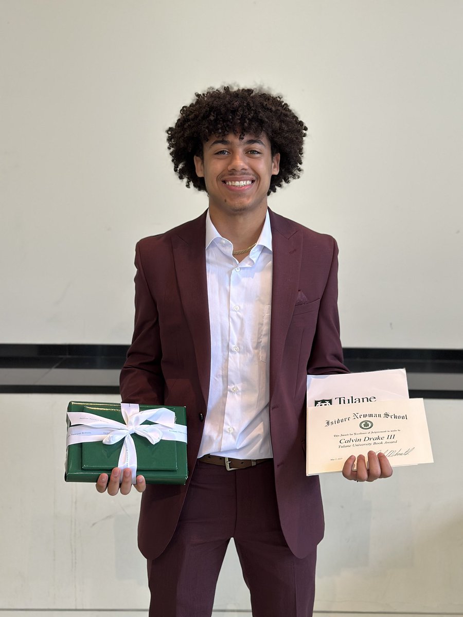 calvindrakeiii's tweet image. Received the Tulane Book Award today.

(The Tulane Book Award recognizes high school juniors who embody Tulane&apos;s motto of &quot;Not for one&apos;s self, but for one&apos;s own&quot; and have demonstrated excellence in academics, leadership, and public service.)