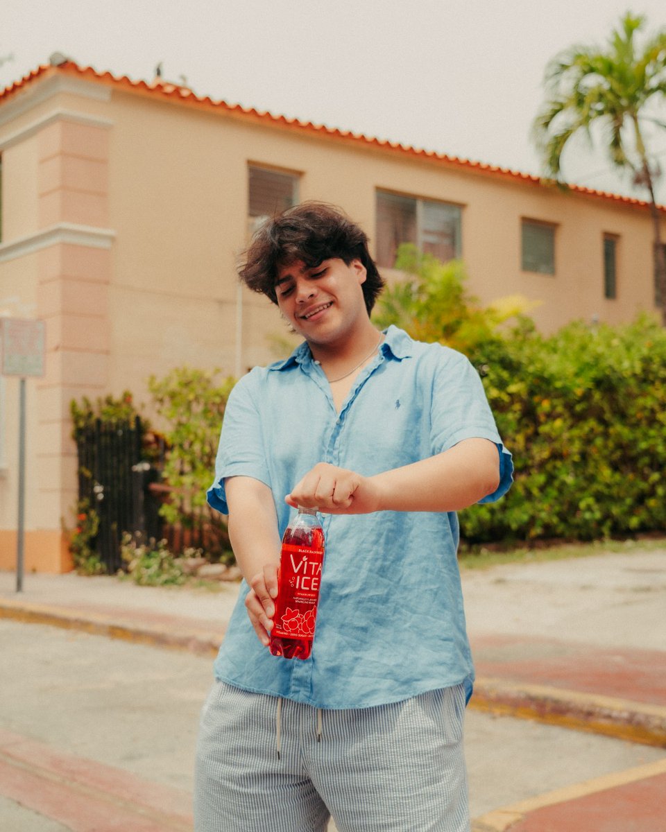 Cracking open a Vita Ice 😄 Friday mood!