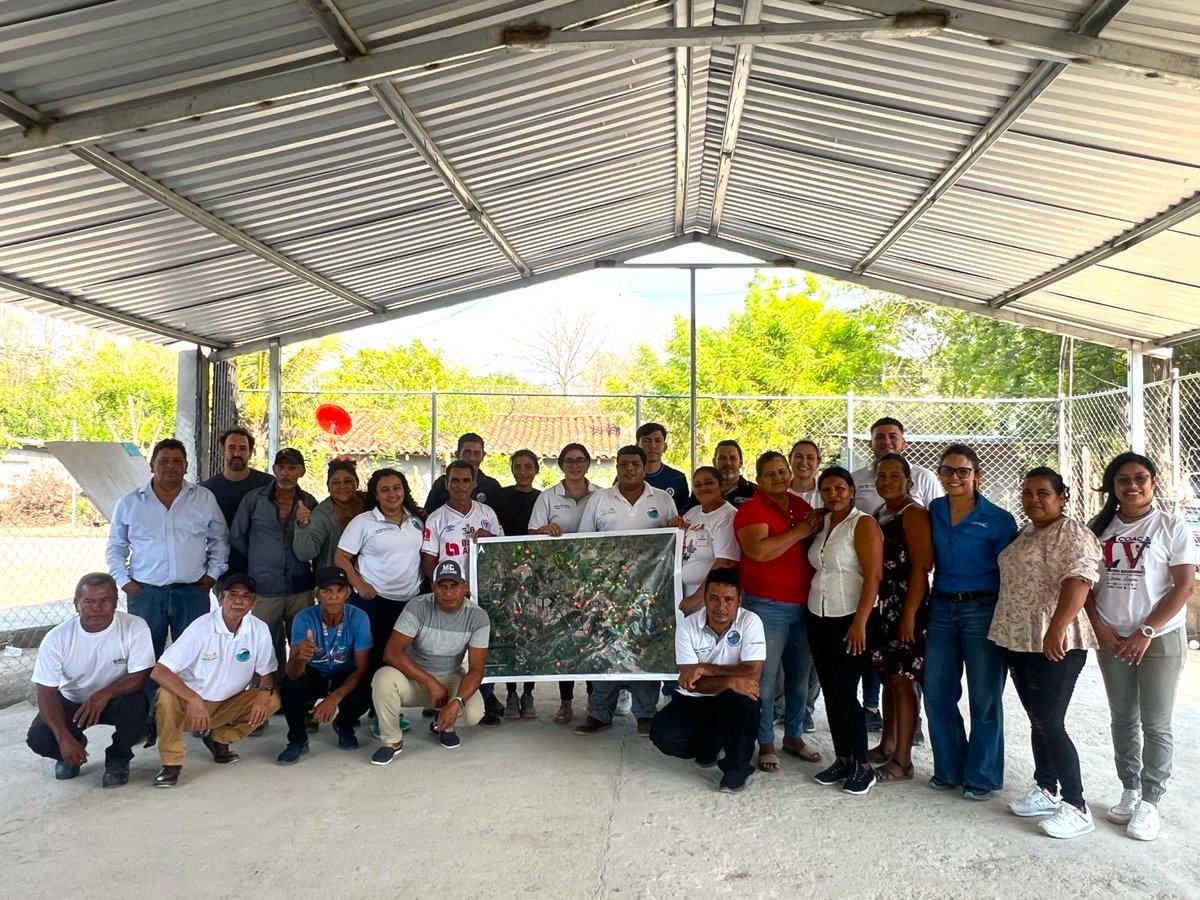 CATIEOficial's tweet photo. 🌊🙌 Realizamos el taller de diagnóstico participativo en el Sistema Lagunar de Jicarito 🇭🇳, clave para la adaptación al cambio climático y la resiliencia. 🌿 Un paso más en #PARES hacia soluciones basadas en la naturaleza. #ComunidadesResilientes #LACResiliente #TogetherForCPS https://t.co/T6QZlhOVme