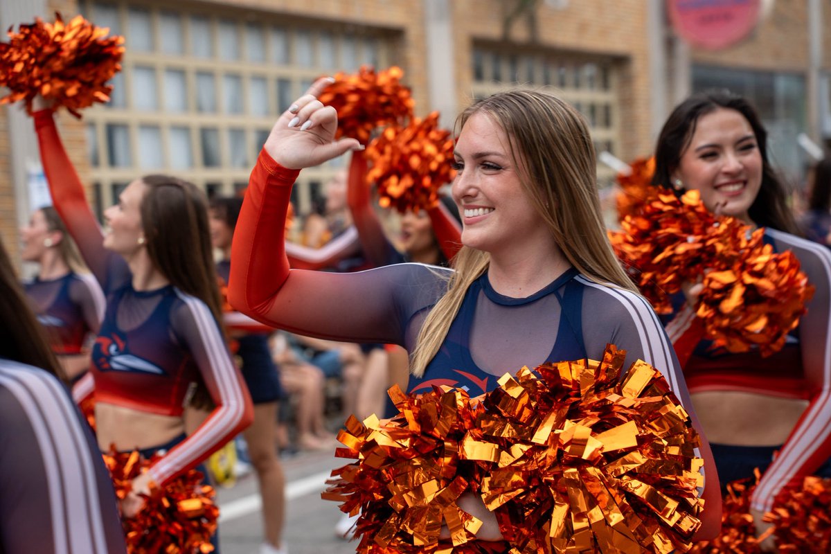 UTSA's tweet image. Thank you for cheering on us, throwing your birds up, shouting UT-SA, and showing your Roadrunner spirit, San Antonio. Battle of Flowers was a blast! 🧡💙

#UTSA #FiestaSA