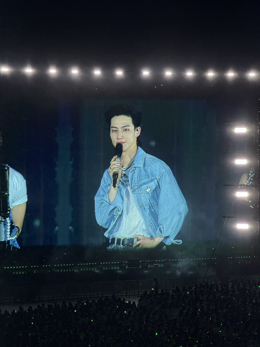 BAIMINTZAA's tweet photo. หล่อกินคนสุดๆ  #GOT7_NESTFESTinBKK_Day1 https://t.co/mprPhNb9Hi
