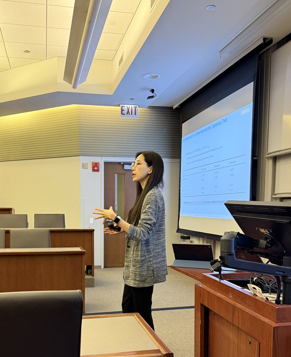 MFRProgram's tweet image. “Heterogenous Innovations and Growth under Imperfect Technology Spillovers” presented by @_seulakim (Penn State) and discussed by @MartaPrato (Bocconi) #EconTwitter