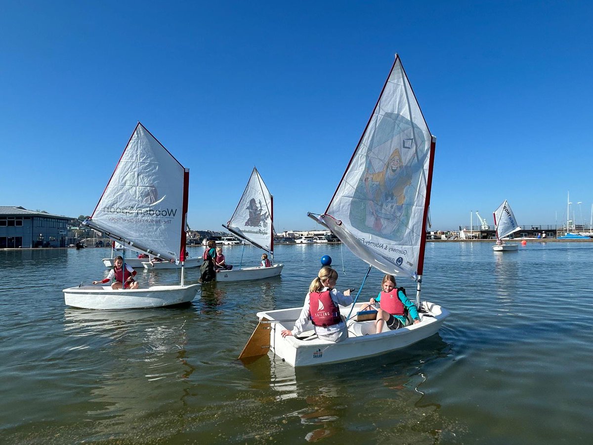 Wednesday saw Melrose take to the pond for the first after school sailing club of the term. 

The girls did really well with 3 of them never having sailed before to having a few expert sailors who were roll tacking and tackling the triangle course with ease! 

Well done, girls!