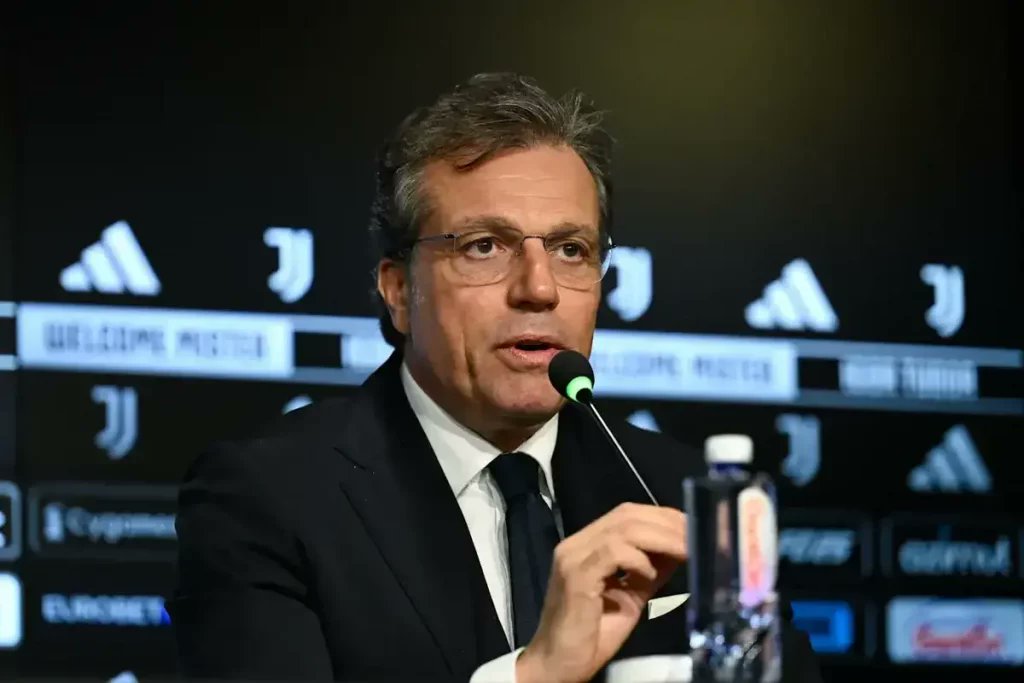 salhincrow's tweet photo. #SkySport correspondent Luca #Cilli reports that #Juventus director Cristiano #Giuntoli will remain under scrutiny in the coming weeks, even if the #Bianconeri secure a Champions League placement.
@footballitalia https://t.co/ZgJklBuqkj