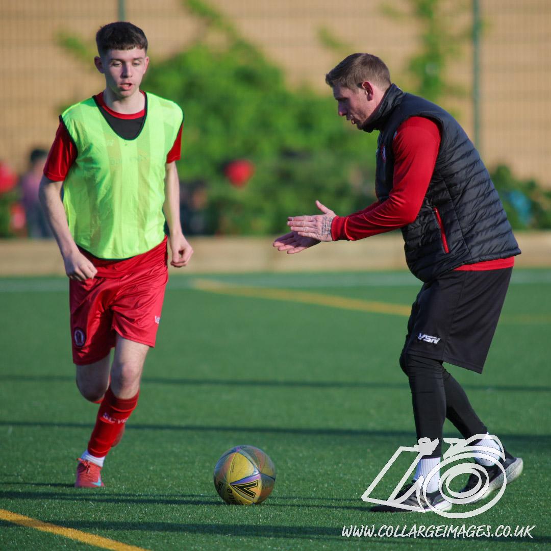 CollargeImages's tweet image. All of the action comes from Eastwood High tonight as @SCYCDevSquads host near neighbours @Giffnock_SC in the final @OfficialWoSFDL and will be crowned #Champions #ScottishFootball #DevelopmentFootball #LeagueChampions