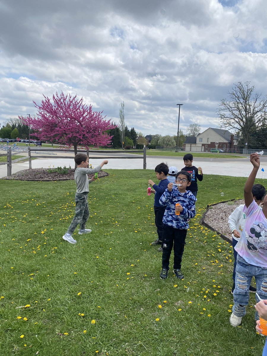 B is for… Books and Bubbles! Picking out some books to keep at home and blowing bubbles on this Fun Friday! #bemisthinkers