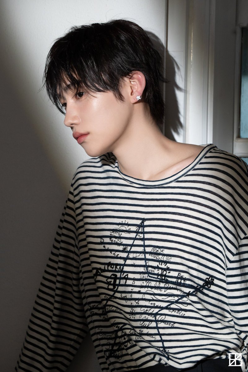 chanheehome's tweet image. #CHANHEE WWD Korea behind photos