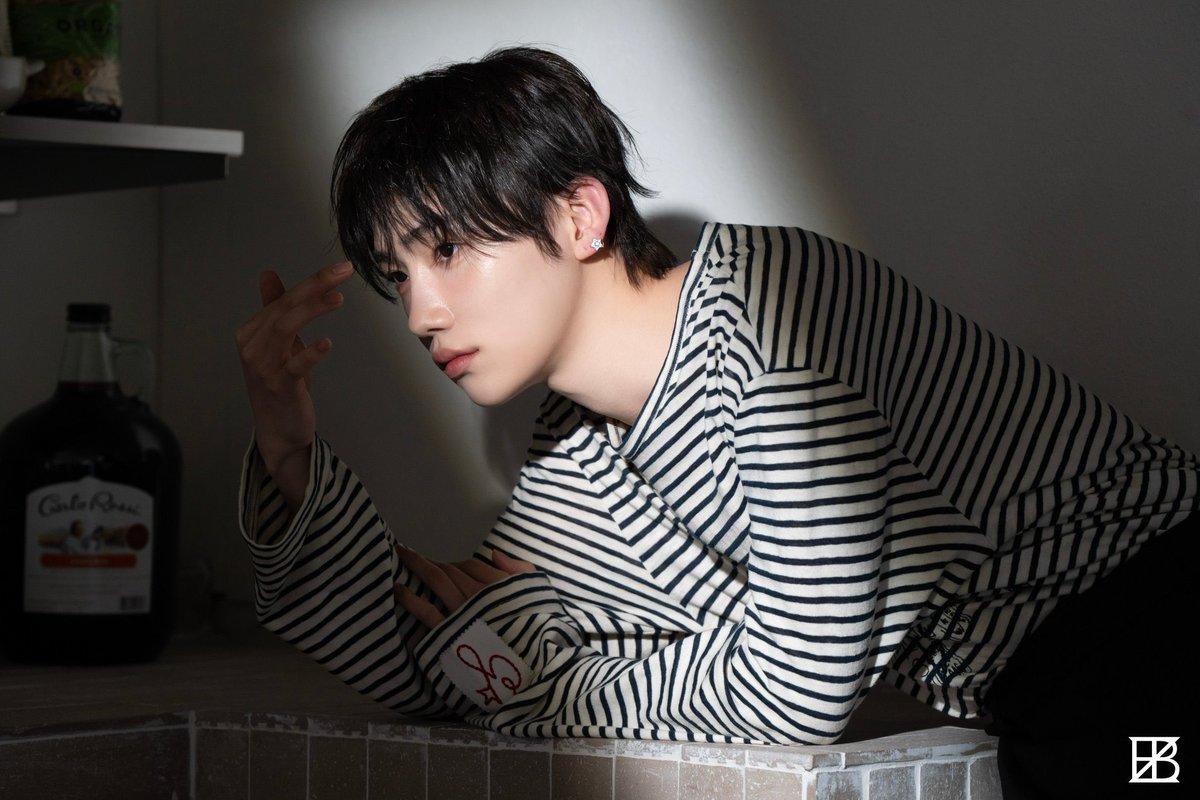 chanheehome's tweet image. #CHANHEE WWD Korea behind photos