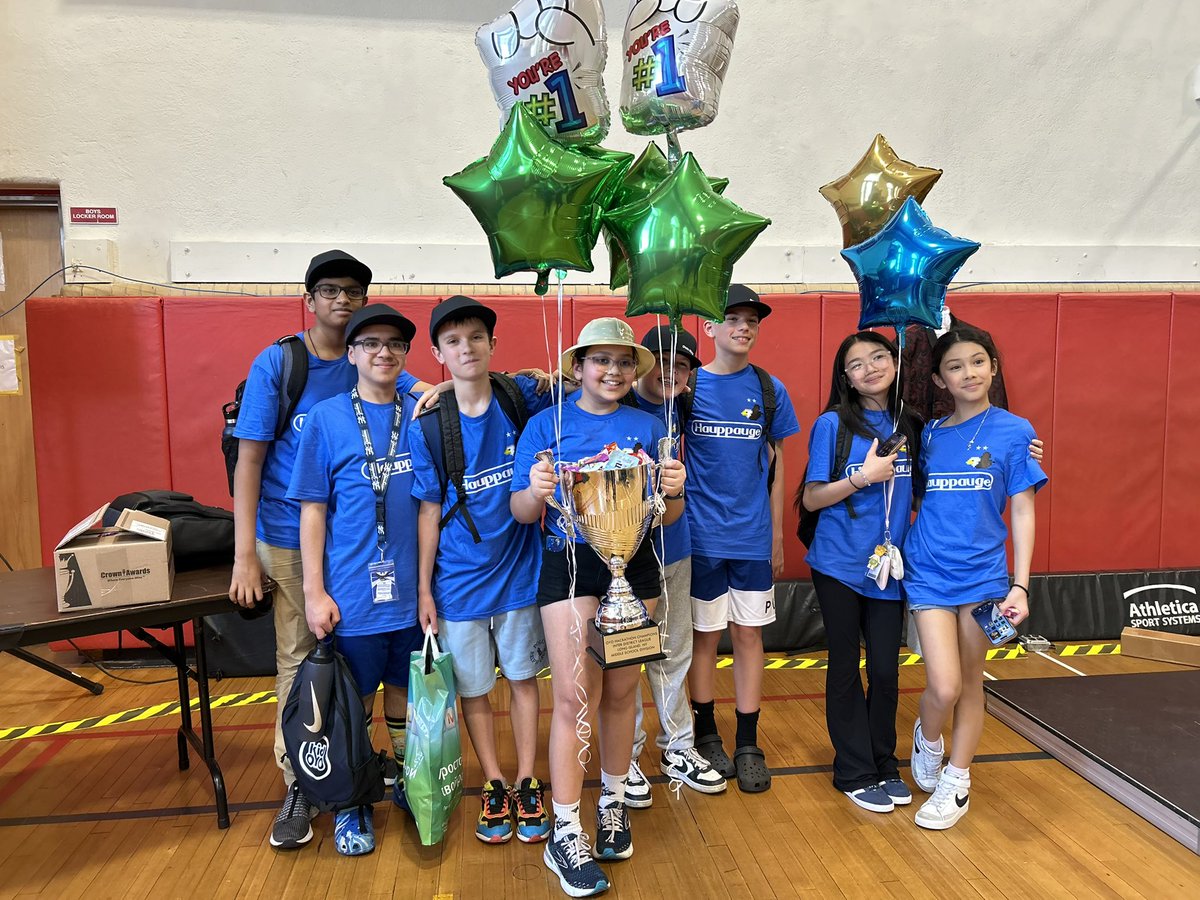 lesliebrophy's tweet image. HUGE congrats to Hauppauge 6th graders for winning the Middle School Division of the #KidOYO Hackathon — their 3rd win! Big thanks to their amazing coaches, @FerraraCodes and @Thomsbots , for their passion, guidance, and support! #HauppaugePride @dmurph88 @tmccarthy5210