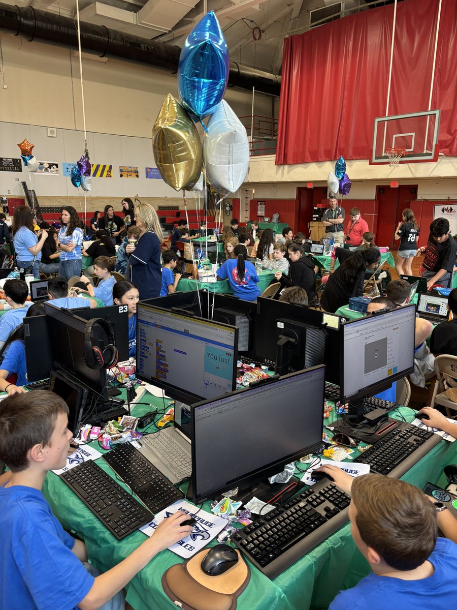 lesliebrophy's tweet image. HUGE congrats to Hauppauge 6th graders for winning the Middle School Division of the #KidOYO Hackathon — their 3rd win! Big thanks to their amazing coaches, @FerraraCodes and @Thomsbots , for their passion, guidance, and support! #HauppaugePride @dmurph88 @tmccarthy5210