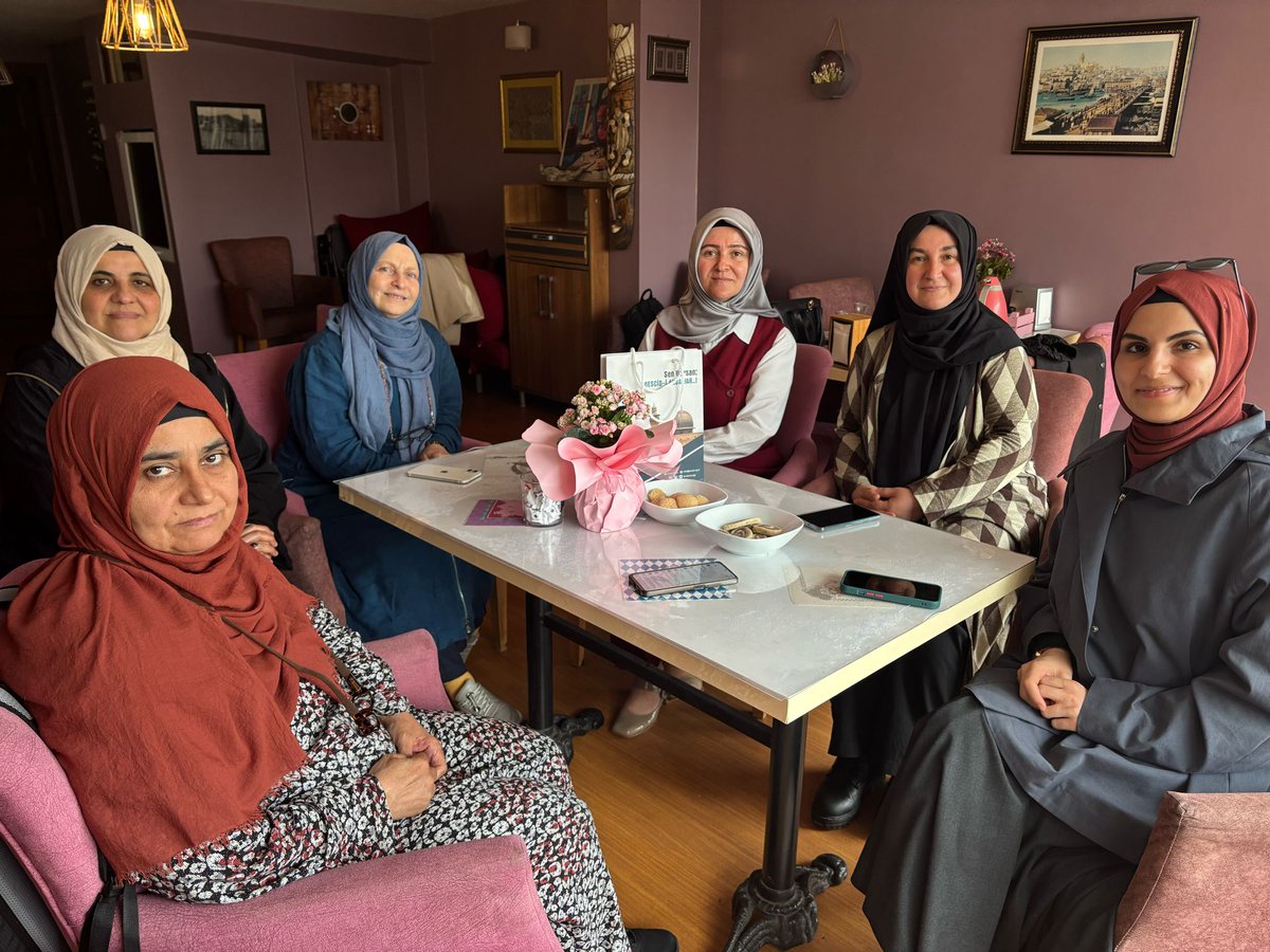 Burak Derneği Kadın Kolları olarak Gönülder'e ziyarette bulunduk. 
Kudüs projelerimiz hakkında istişarede bulunarak ortak yapacağımız projeleri konuştuk. 
Gönülder'e misafirperverliğinden ötürü teşekkür ederiz.

🕌 Sen Yoksan, Mescid-i Aksâ Yok!
