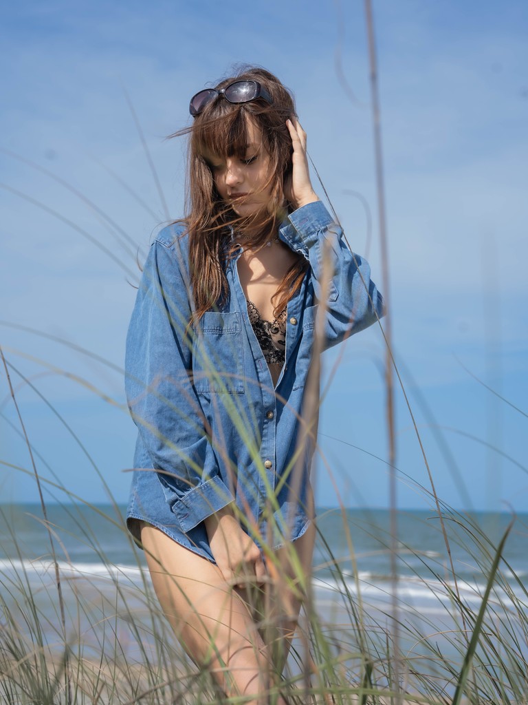MalibubuP's tweet image. &quot;The sun shines bright, waves crash gently, and she dances with the breeze, a vision of joy on this warm beach day.&quot;

#beachbunny #youngmodel #beachmodel #floridamodel #floridaphotographer