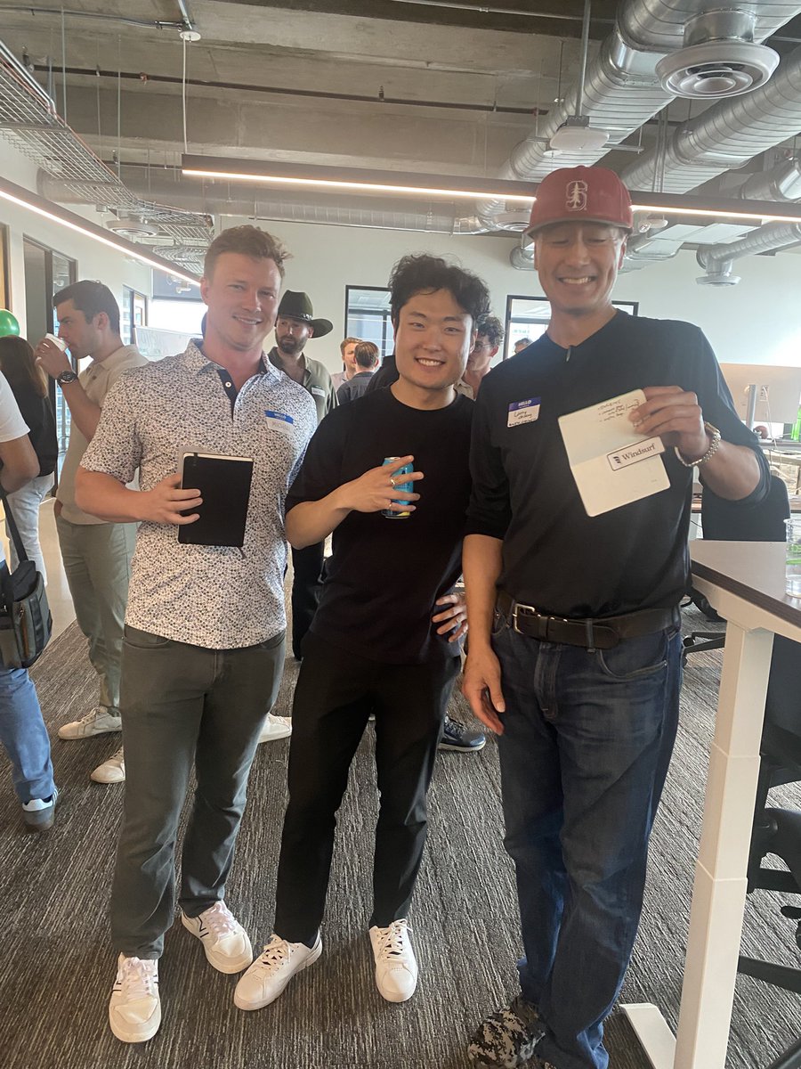 LarryChiang's tweet image. Exudes confidence competence 

#ch9
#LABCS3373 

AI helps focused people make $201.00 per year

Per month
Per 10 days
Per Week
Per Weekend
Per millisecond 
$1 per min takes you 25+ years to be a billionaire my #ENGR145 padawan