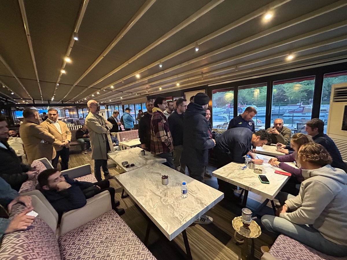 İstanbul Anadolu yakasındaki üyelerimiz ile noter gözetiminde toplu imza organizasyonu gerçekleştirdik. Tek seferde 43 imza ile güzel bir çalışmaya imza attık. Fenerbahçe’den yana duruşları nedeniyle üyelerimize teşekkür ederiz. İlerleyen günlerde organizasyonlarımız devam