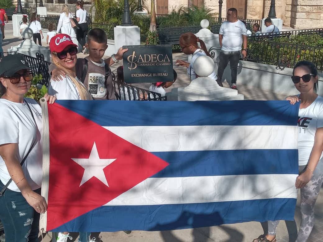 #CADECA ❤️ #PorCubaJumtosCreamos 🇨🇺