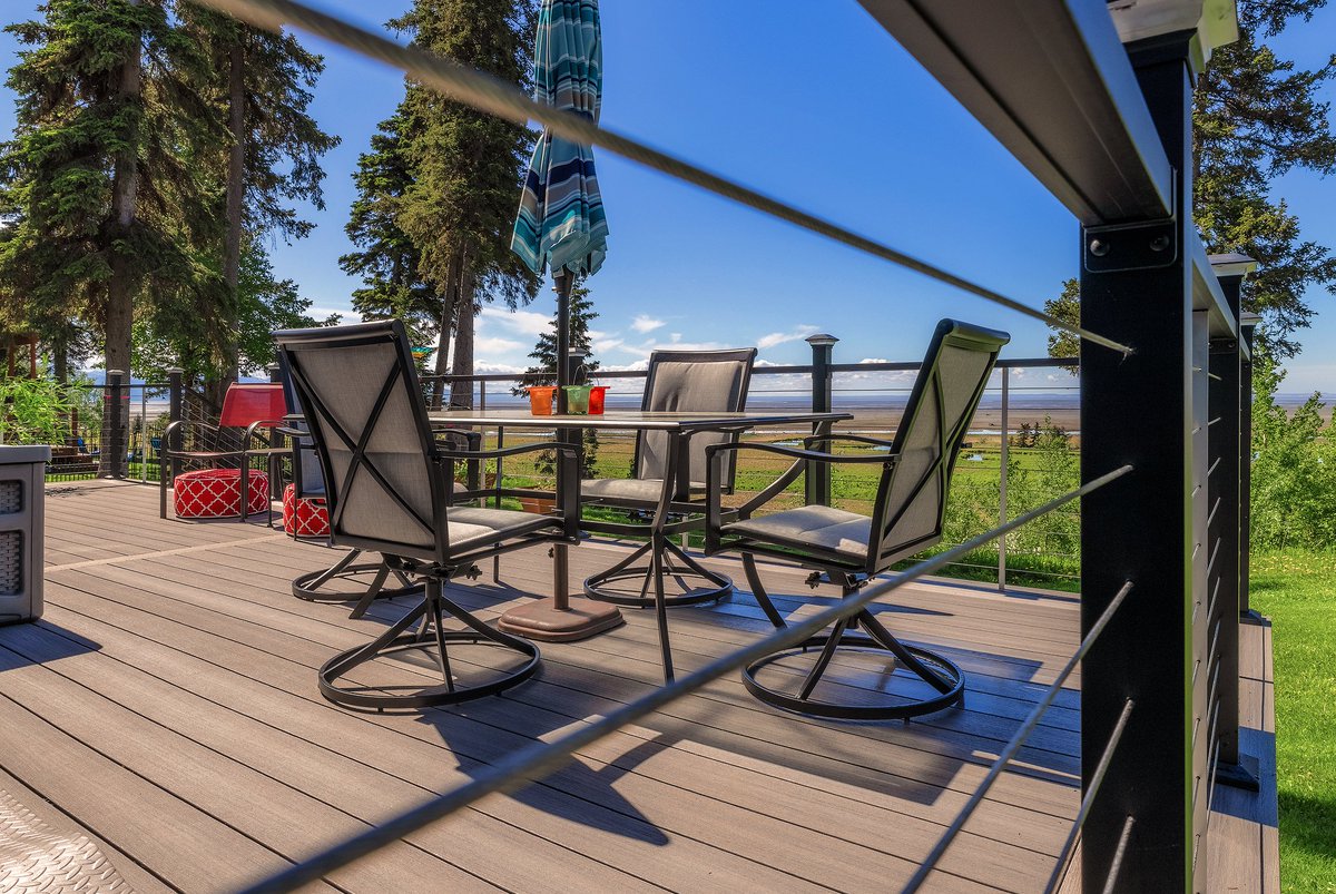 May is National Deck Safety Month and Deck Builders Want Homeowners To Think SAFETY - With 30 million decks in the U.S. considered past their safe lifespan, the need for awareness has never been greater.
extremehowto.com/deck-builders-…