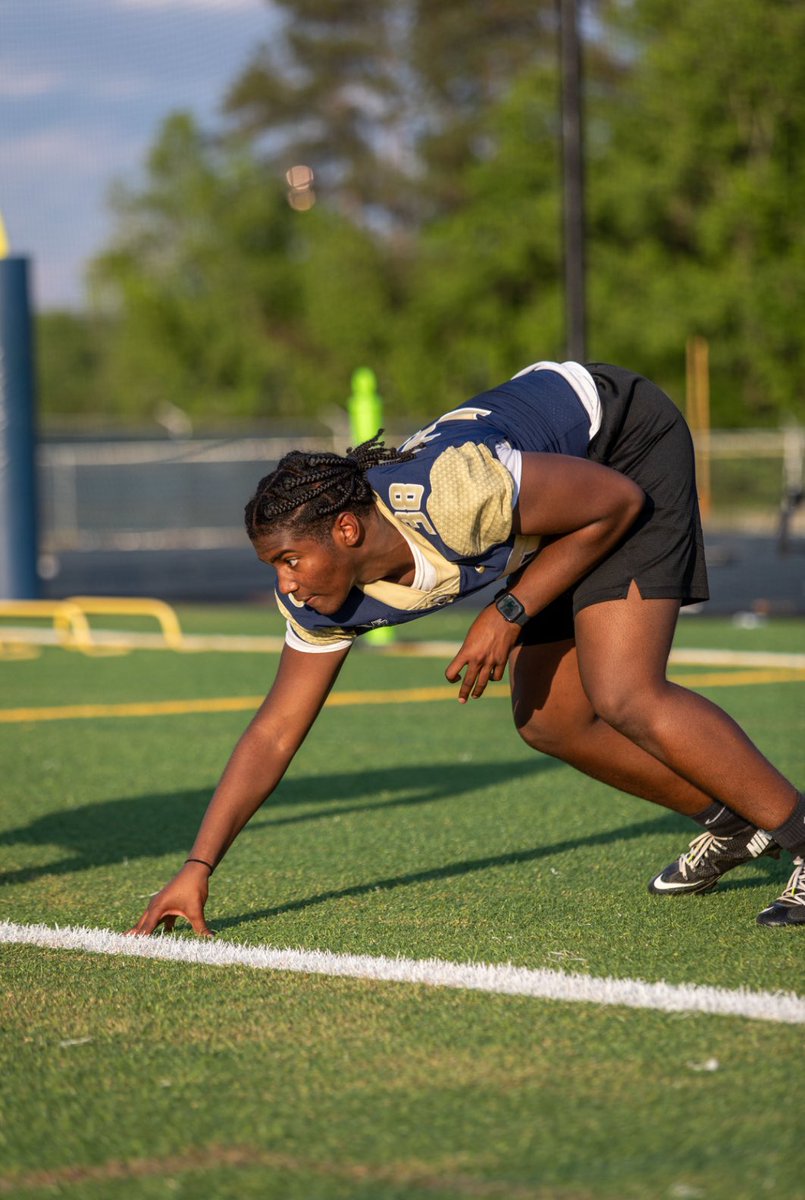 Showcase 2025

class of 27'
Desmond Johnson
height: 6'2
weight: 215
GPA: 3.2 

@varinarecruting