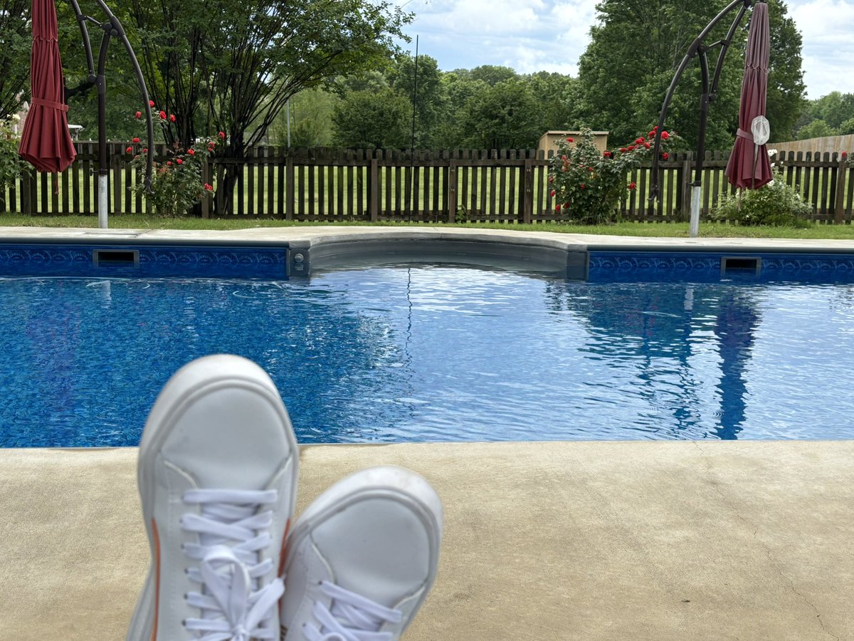 Put everything on a brief hold… with a break in the rain for some poolside time with friends before I move away. 

I week til 🚛➡️ CO