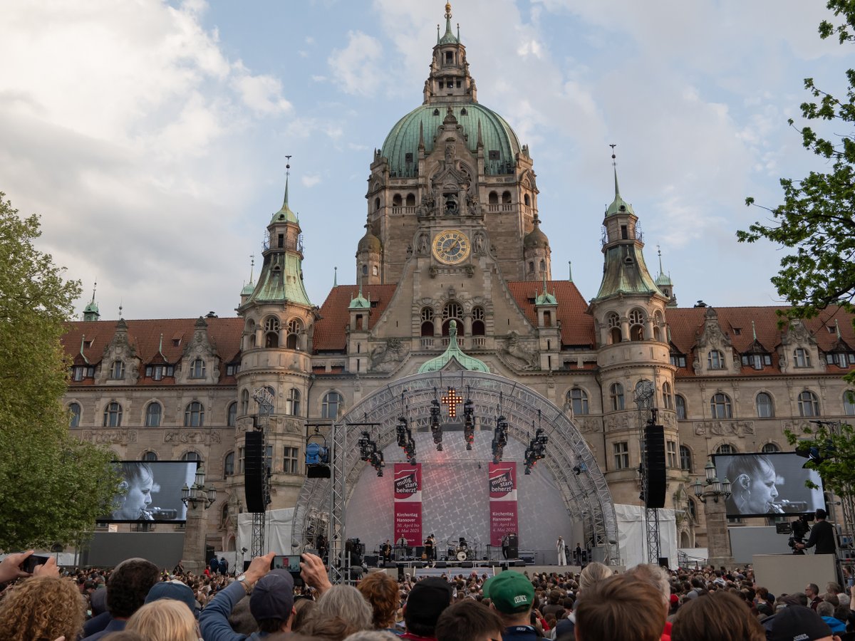 Mutig - stark - beherzt für Demokratie. Gemeinsam mit 36 Akteur*innen haben wir heute auf dem Platz der Menschenrechte mit einer Selbstverpflichtung ein klares Zeichen für Demokratie, Vielfalt und Zusammenhalt gesetzt. 

#Kirchentag2025 #Demokratie #Vielfalt #Zusammenhalt