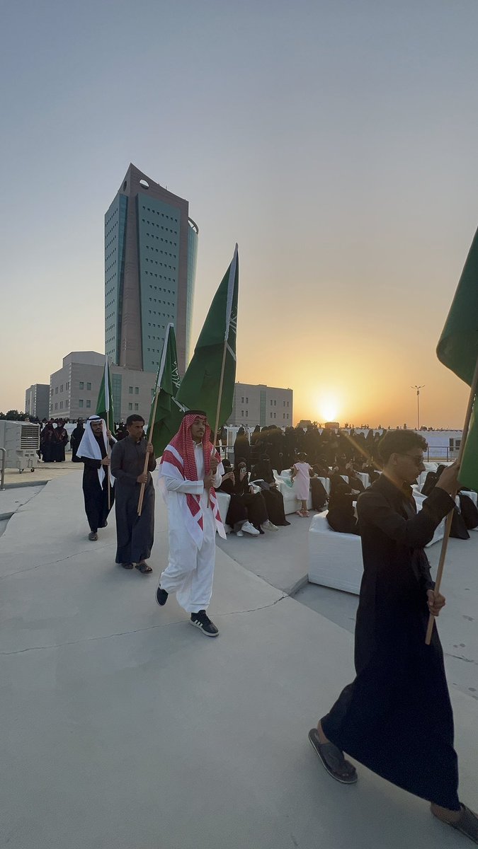 سعدت بالمشاركة في تنظيم “مسيرة أوائل الخريجين” لدفعة 20 في جامعة جازان، ضمن فعاليات حفل التخرج لهذا العام.
كانت تجربة ثرية عكست روح التعاون .
كل الشكر والتقدير لمن منحني هذه الثقة، ولكل من ساهم في إنجاح هذه المسيرة.🙏🏻🤍
#جامعة_جازان
#عمادة_شؤون_الطلاب 
#حفل_التخرج_الدفعه20