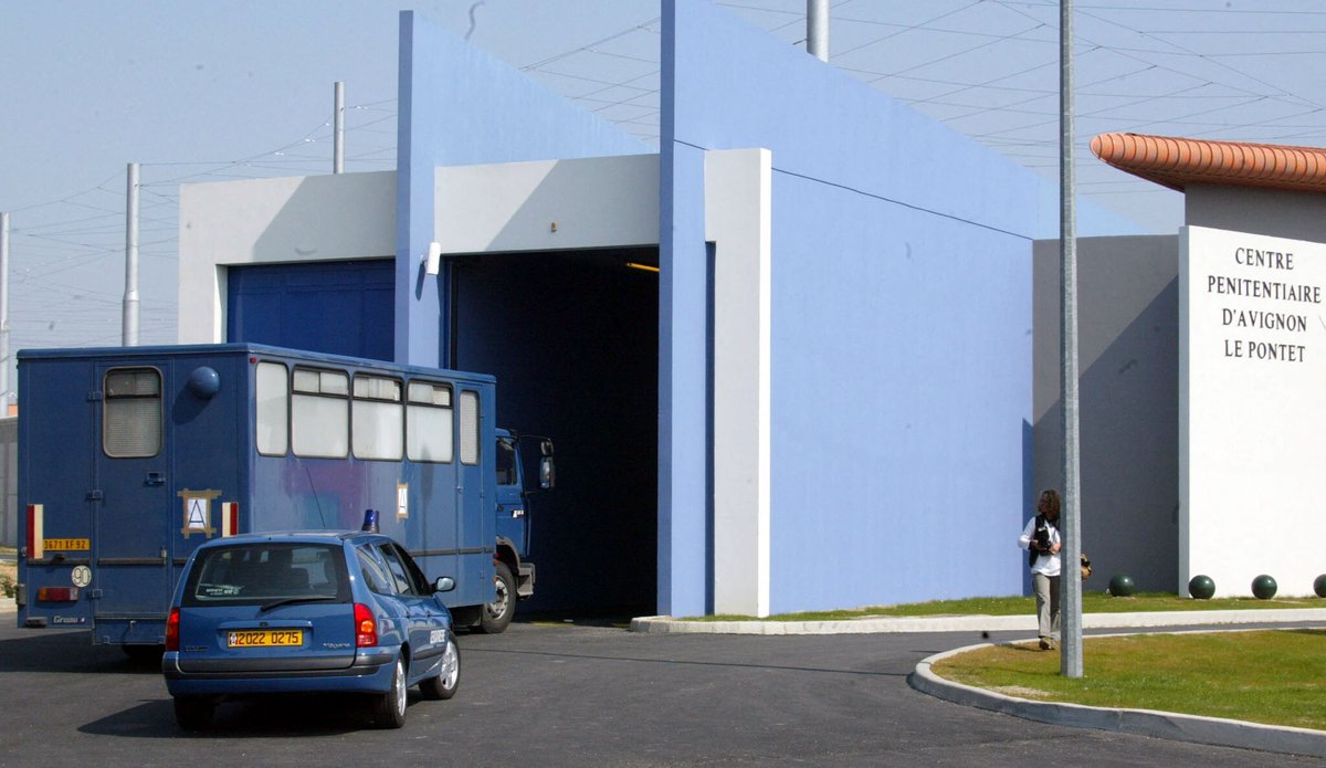 🔵 INFO LE PARISIEN | Qui est « Monsieur Propre », ce membre de la DZ Mafia instigateur des attaques contre les prisons ? Il est suspecté d'être le créateur de la DDPF.

➡️ l.leparisien.fr/UjjU