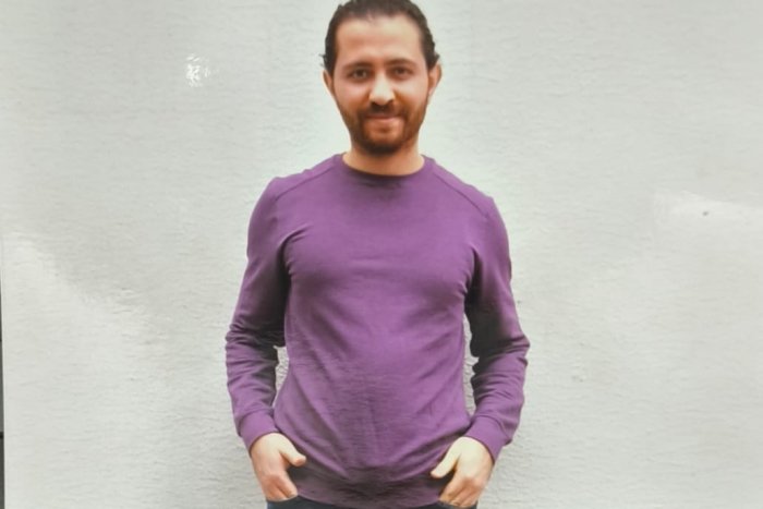 susmaseymaa's tweet photo. Fırat Gültekin hakkında hiç bir somut delil bulunmamasına rağmen psikolojisi bozulmuş vaziyette yıllardır hücrede tutuluyor!

“Bizi unutmayın, sesimiz olun” diyor. 
Ailesi, sağlık durumu ve cezaevindeki su sıkıntısı için yardım bekliyor. 

Öğrencilere MüebbetveHücre https://t.co/BsuJnIdgJ8
