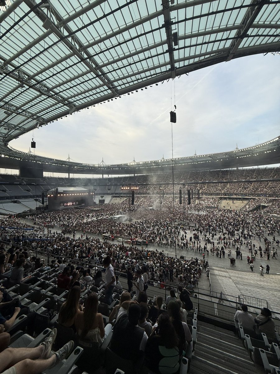 SkyrockFM's tweet image. 160.000 personnes 🔥 Ce soir et demain, @ninhosdt remplit le @stadefrance avec Skyrock 🏟️