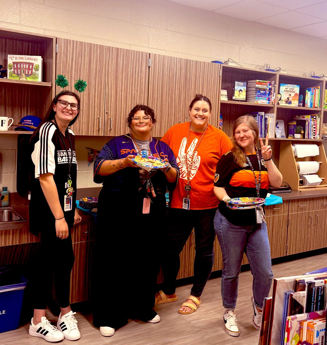 Chip Dip Hooray, the library appreciates our staff everyday! <a href="/Golbowtweets/">Golbowtweets</a> <a href="/katy_libraries/">Katy ISD Libraries</a>