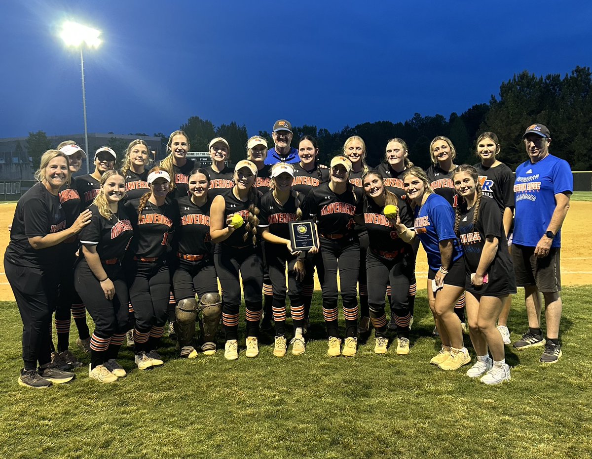 Your 2025 SCC Conference Tournament Champions!! 🎉🎉

Big 🙌 last night against our talented rival, Weddington. 

Bats were 🔥 🔥
Hits by Sperduto 💣D’Amico💣Ziecik, Tracy, Kirby, Studney, Patel &amp; Phifer!!!

Another  CG 💎in ⭕️ by Phifer with 3Ks 

State tourny begins next week!!